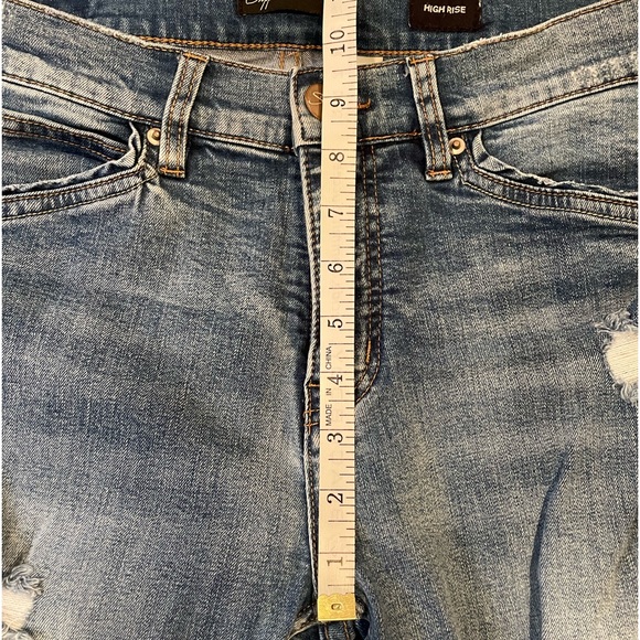 Supplies by Union Bay Mid Rise Distressed Crop Jeans - Size 6 - Picture 9 of 13